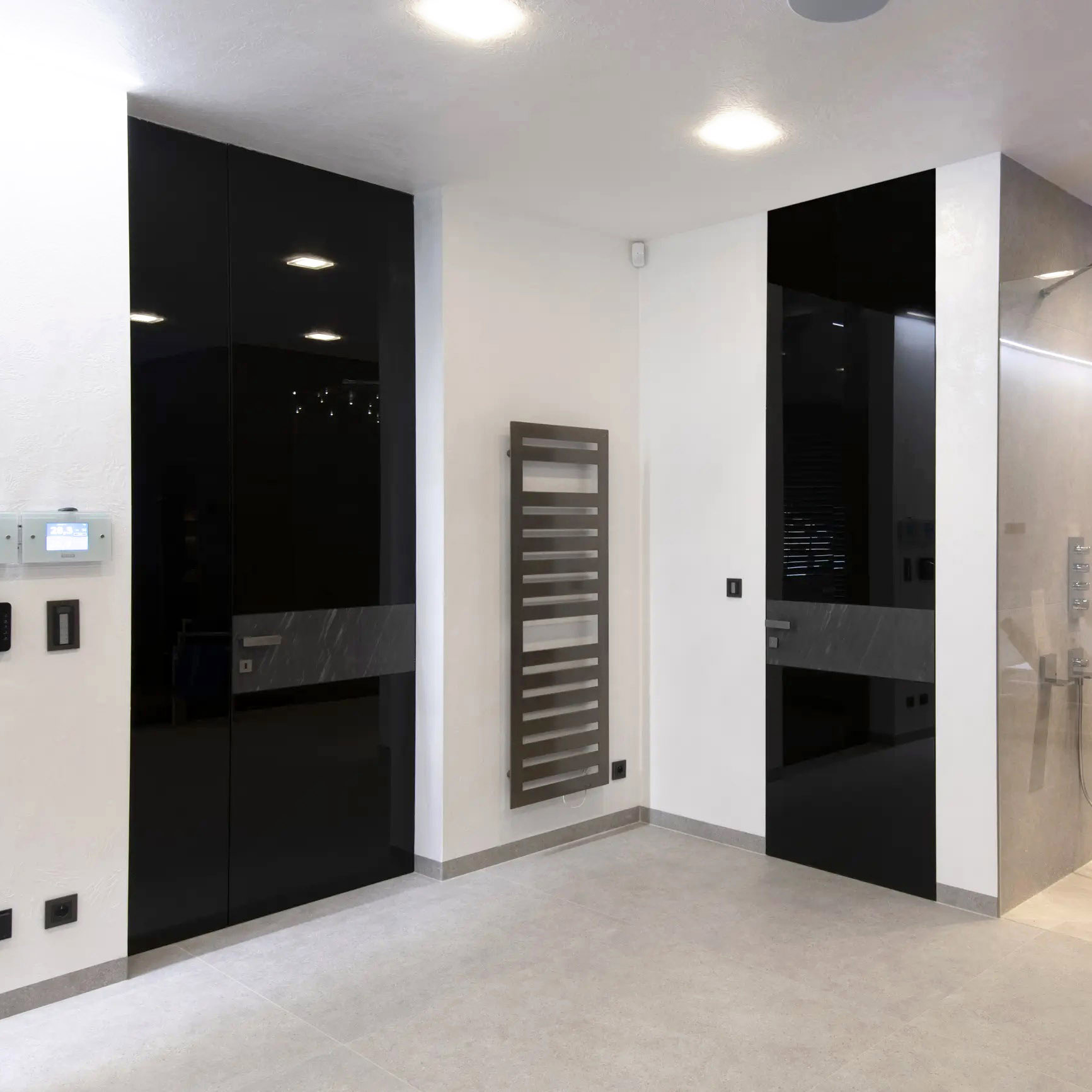 Двері SecretDoors приховані скло/дзеркало | Алюмінієвий короб Універсал 40мм (алюмінієві полотна Black) - 10